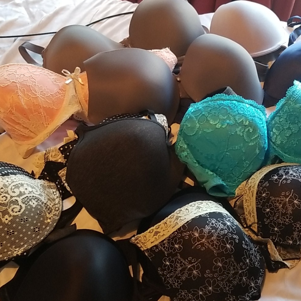 Bundle of 10 bras 36D
